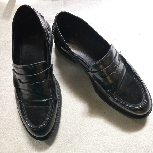 Vagabond Sleek Black Leather Loafers - Picture 1 of 5